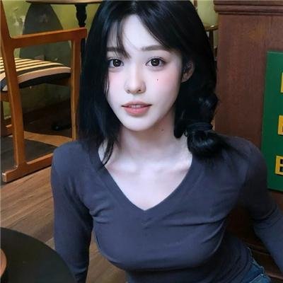 腰间持枪