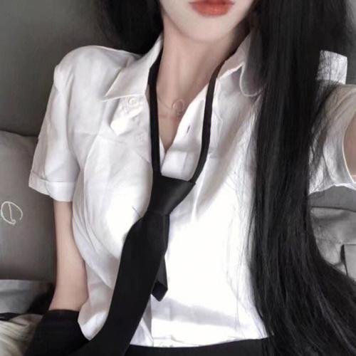 玉女含苞朵朵开